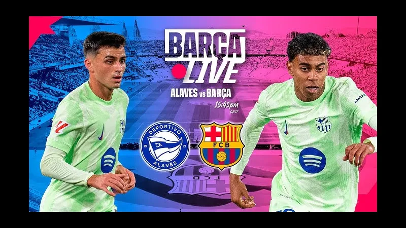 Hậu vệ của Barca ngăn chặn đường bóng của cầu thủ Alaves
