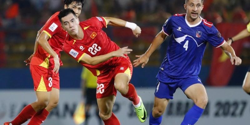 Cầu thủ thi đấu ở vị trí LB trong bóng đá