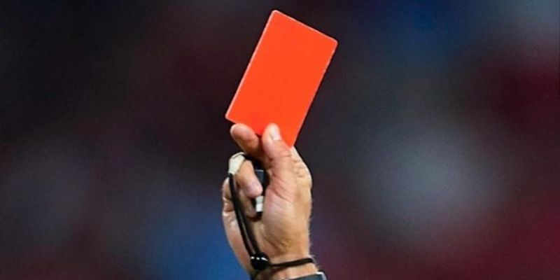 Áp dụng bí kíp “8 thẻ vàng phút 70 = thẻ đỏ chắc chắn