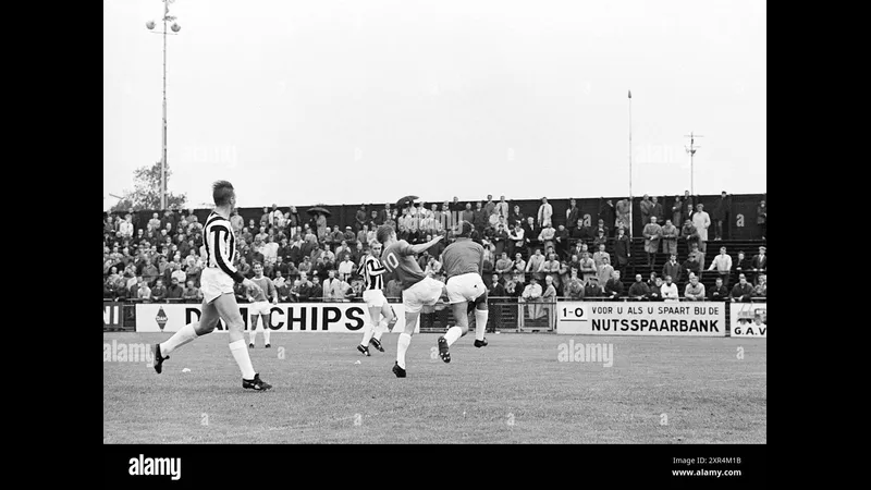 Cầu thủ của đội Heracles tạo ra khoảnh khắc ấn tượng khi vượt qua hàng phòng ngự của đội…