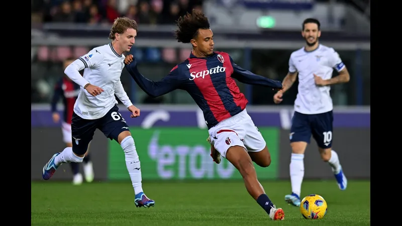 Cầu thủ Lazio ghi bàn quyết định từ quả penalty trước đối thủ Bologna Cầu thủ Lazio ghi bàn quyết định từ quả penalty trước đối thủ Bologna