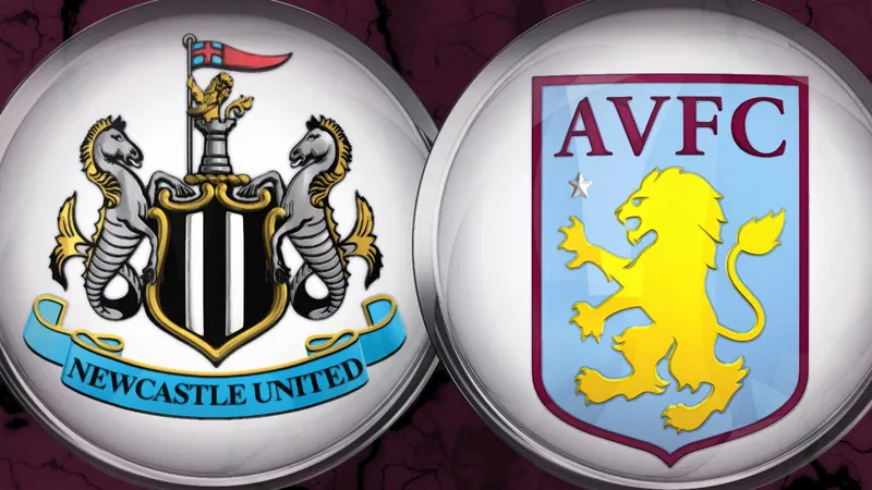 Cầu thủ Newcastle và Aston Villa tranh chấp bóng trước khán giả