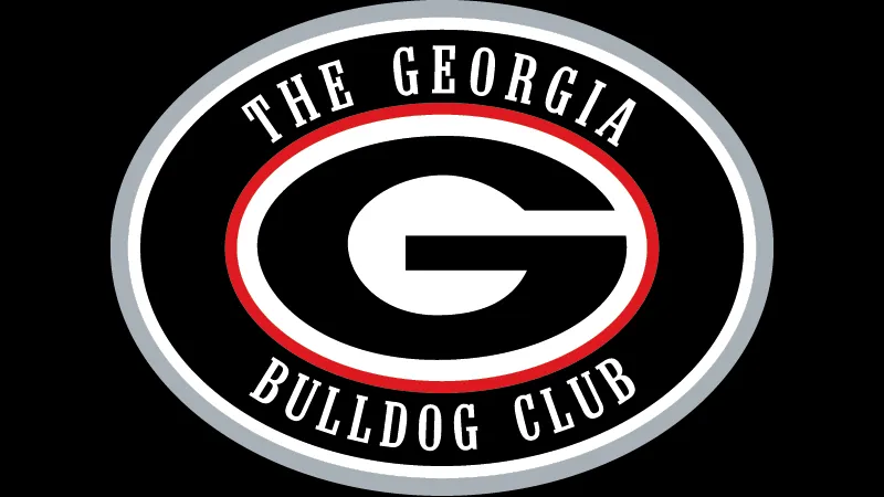 Cầu thủ Lithuania và Georgia tranh chấp quả bóng trên sân cỏ