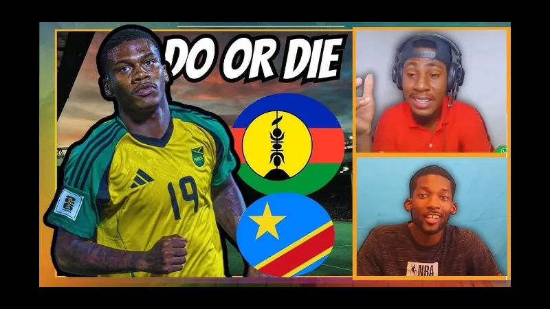 Cầu thủ New Caledonia và Jamaica đang tranh chấp bóng trên sân