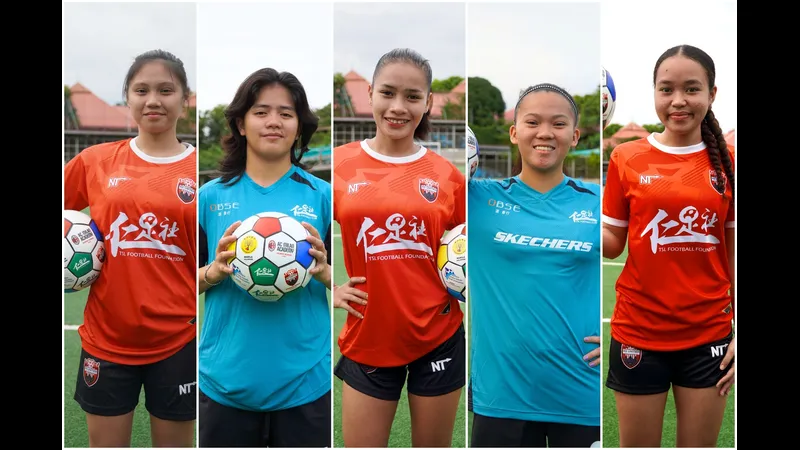 Cầu thủ Tuloy và Manila Digger tranh chấp bóng trên sân Cầu thủ Tuloy và Manila Digger tranh chấp bóng trên sân